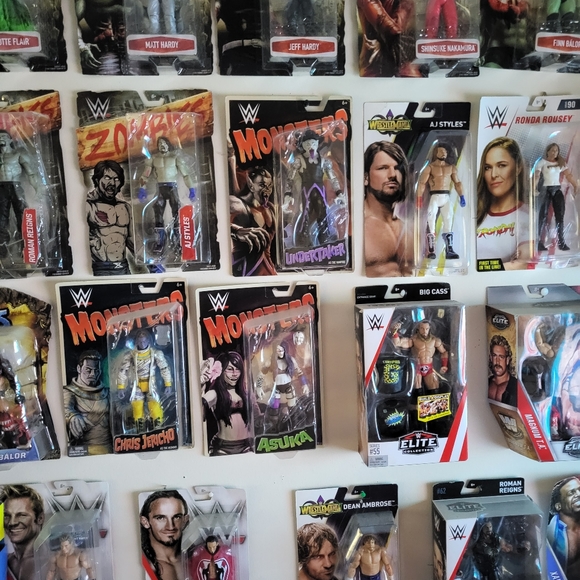 Mystery box of 5 brand new in package wwe figures - Picture 6 of 9